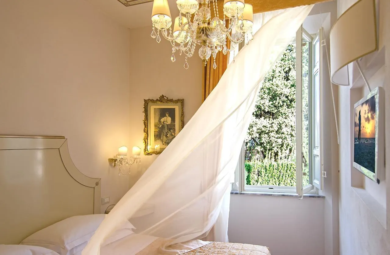 Lucca In Azzurro Maison De Charme Bed & Breakfast 3*,  Italy